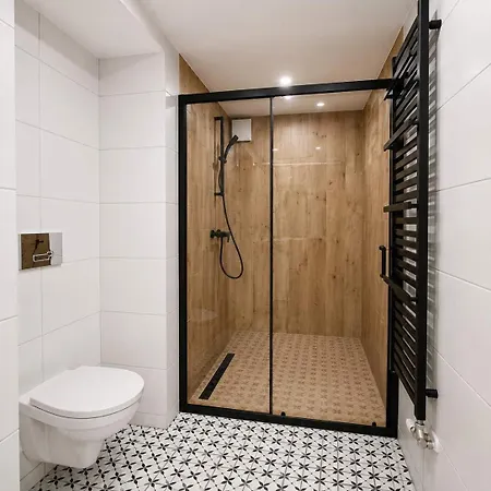 Brick House, 3f Освенцим