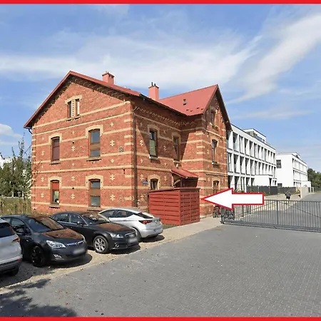 Brick House, 3f